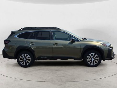 Used 2025 Subaru Outback Premium AWD/4WD image 6