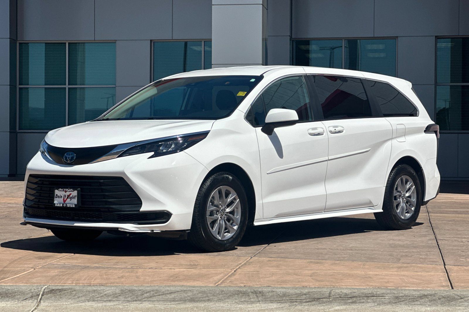 Certified 2024 Toyota Sienna LE AWD/4WD image 10