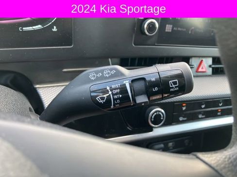 Used 2024 Kia Sportage LX image 30
