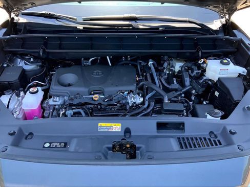 Used 2024 Toyota Highlander XLE FWD image 30