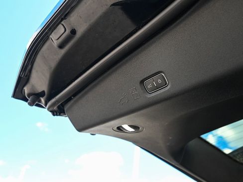 Used 2025 Ford Expedition Tremor AWD/4WD image 18
