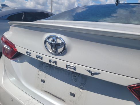 Used 2018 Toyota Camry XSE FWD image 11