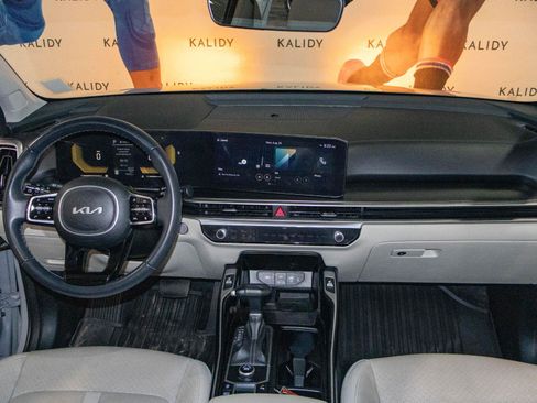 Used 2024 Kia Sorento EX w/ Panoramic Sunroof Package FWD image 3