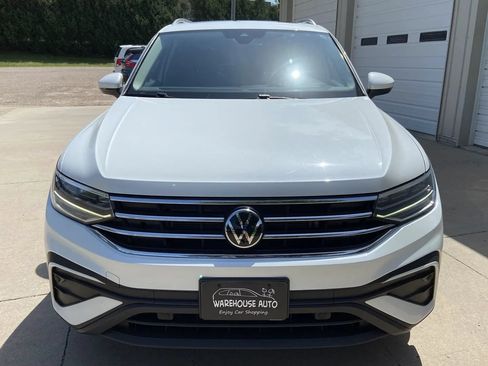 Used 2023 Volkswagen Tiguan SE w/ Panoramic Sunroof Package AWD/4WD image 3