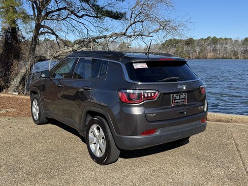 Used 2018 Jeep Compass Latitude image 9