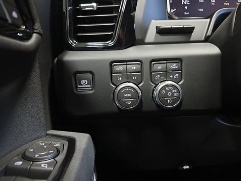 New 2026 GMC Sierra 1500 AT4 w/ AT4 Premium Package AWD/4WD image 29
