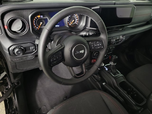 Used 2026 Jeep Wrangler Unlimited Rubicon AWD/4WD image 19