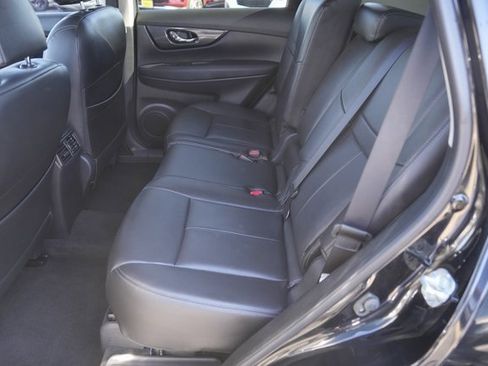 Used 2018 Nissan Rogue SV image 12