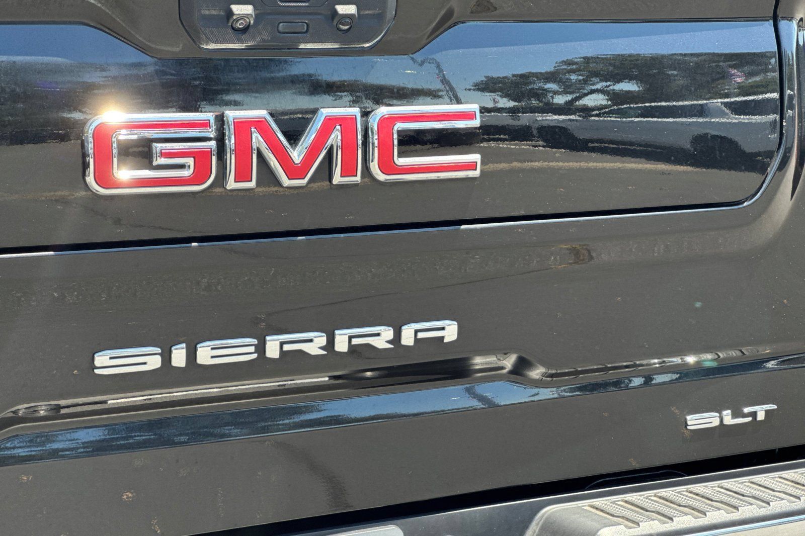Certified 2025 GMC Sierra 1500 SLT AWD/4WD image 32