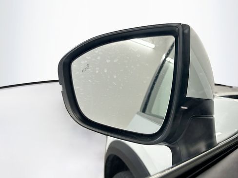 Used 2025 Nissan Pathfinder SV image 16