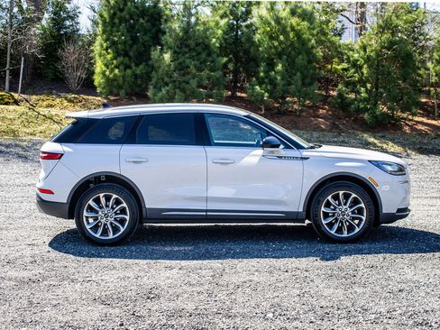 Used 2021 Lincoln Corsair AWD w/ Premium Package image 9