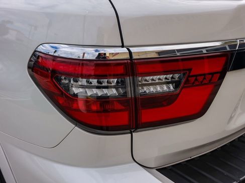 Used 2022 Nissan Armada SL w/ Captain's Chairs Package image 7