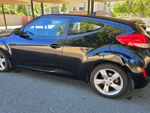 Used 2013 Hyundai Veloster FWD image 9