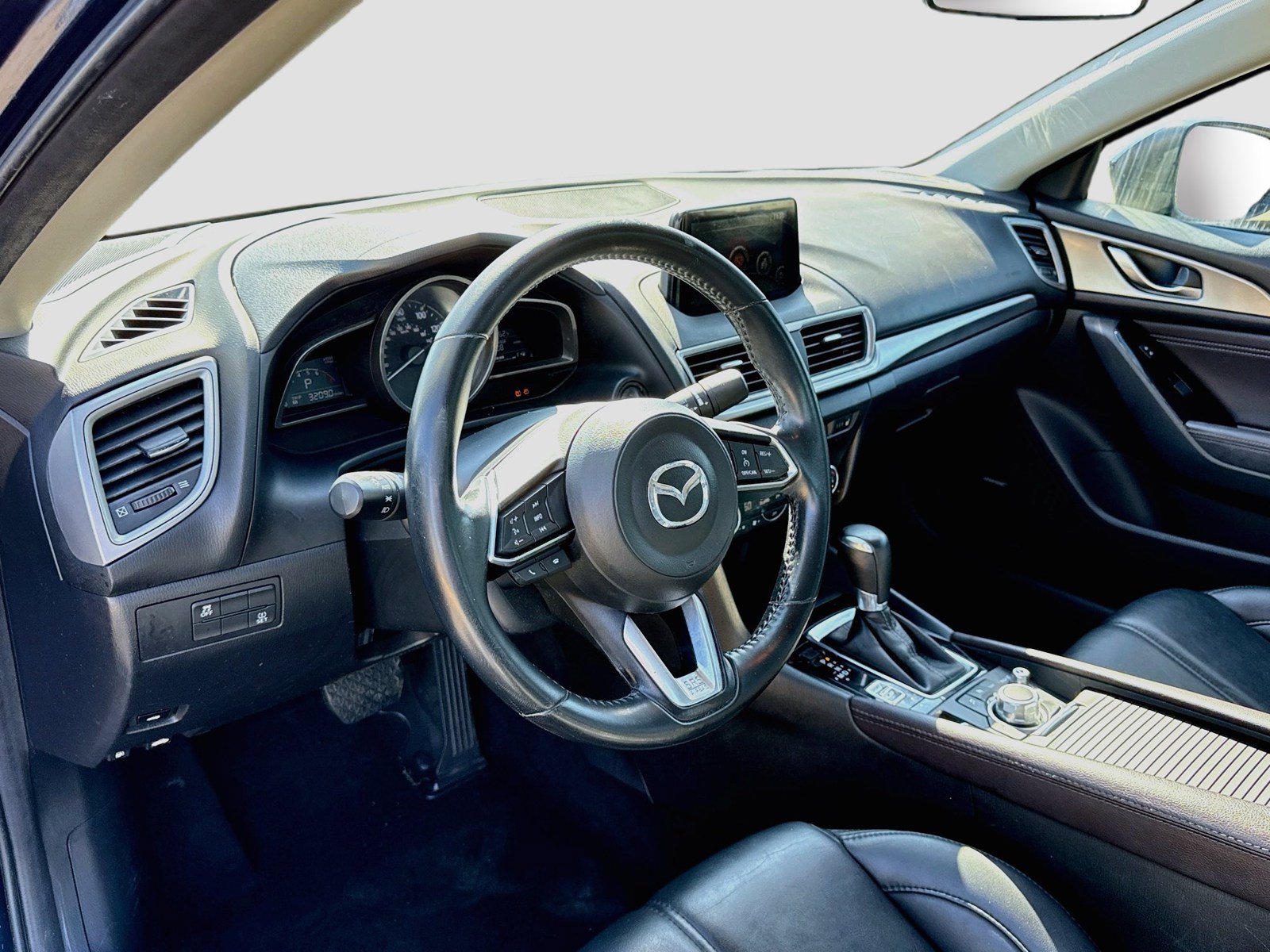 Used 2018 MAZDA MAZDA3 Touring FWD image 9