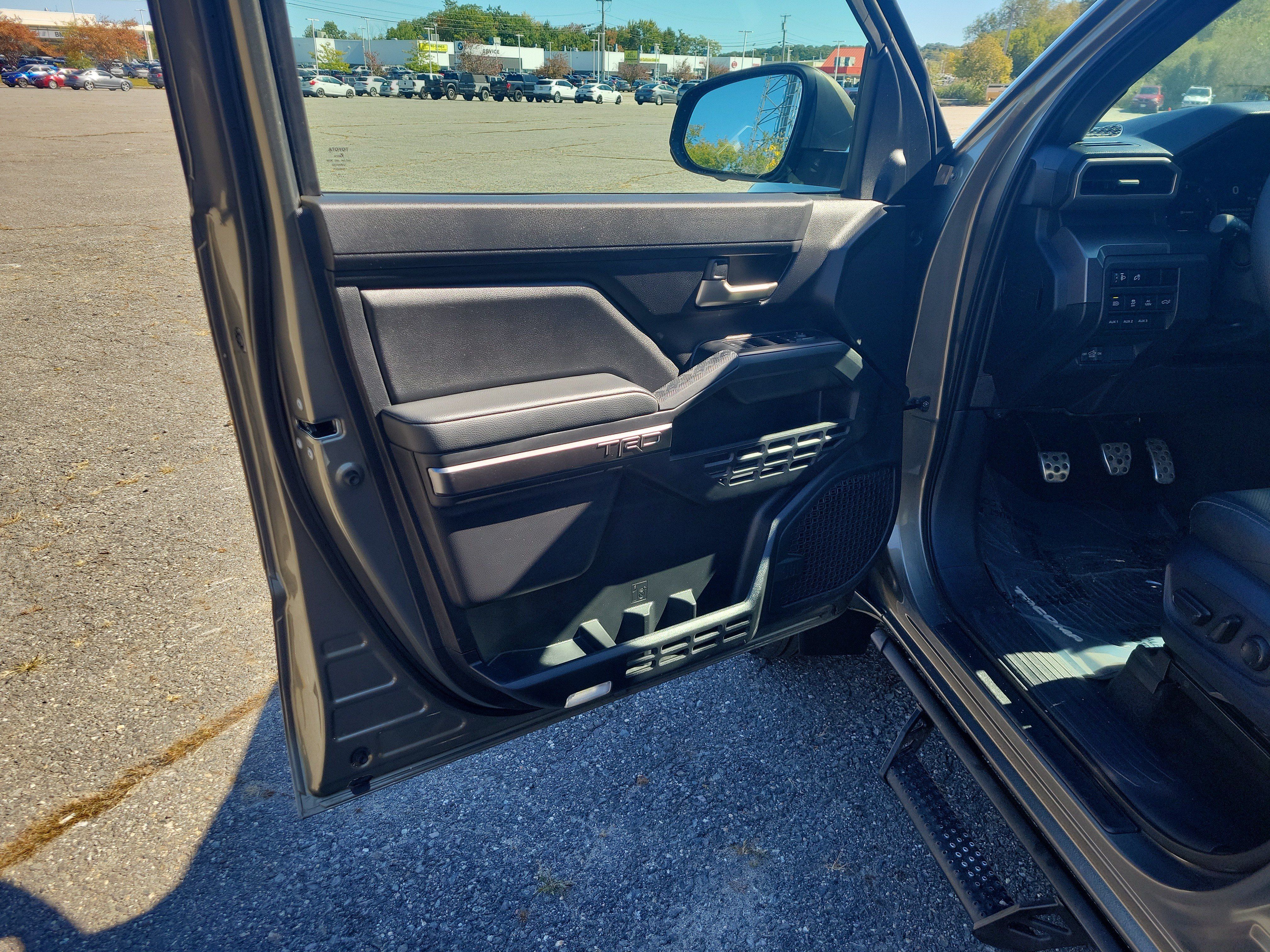 Used 2024 Toyota Tacoma TRD Sport w/ TRD Sport Premium Package AWD/4WD image 15