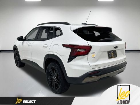 Used 2025 Chevrolet Trax ACTIV w/ Sunroof Package FWD image 9