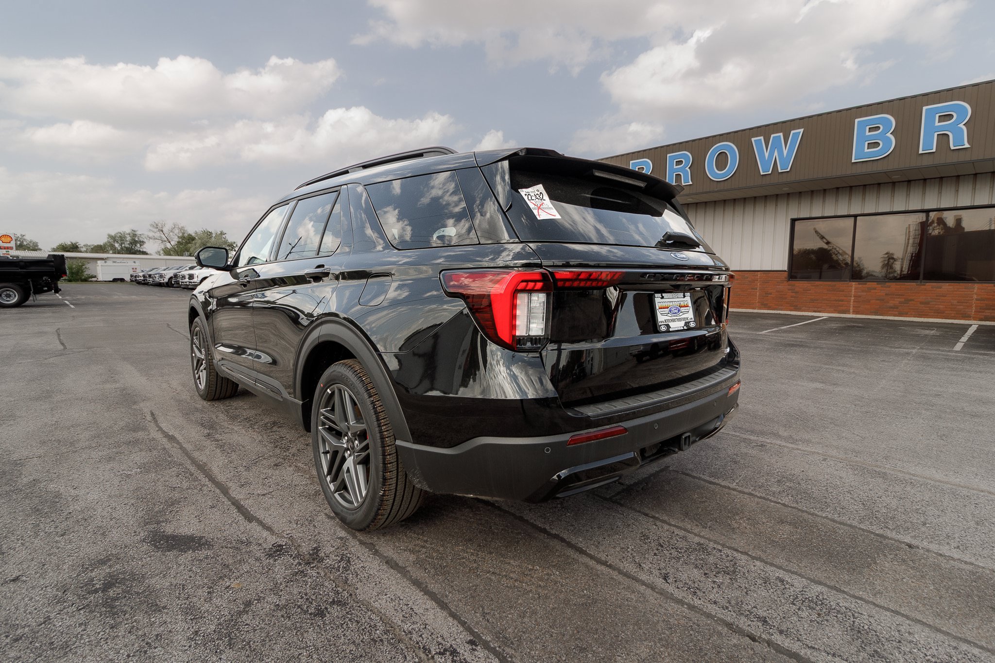 Used 2026 Ford Explorer ST-Line w/ ST-Line Street Pack AWD/4WD image 4