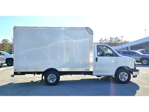 New 2025 GMC Savana 3500 Work Van w/ Power Convenience Package image 9