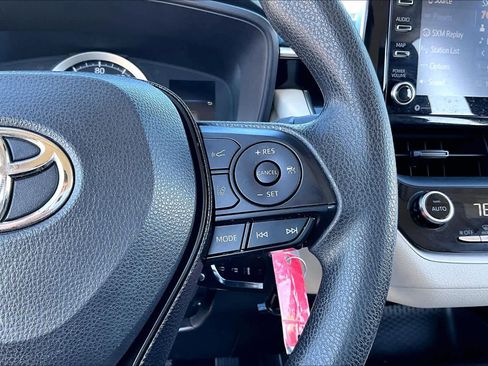 Used 2021 Toyota Corolla LE image 23