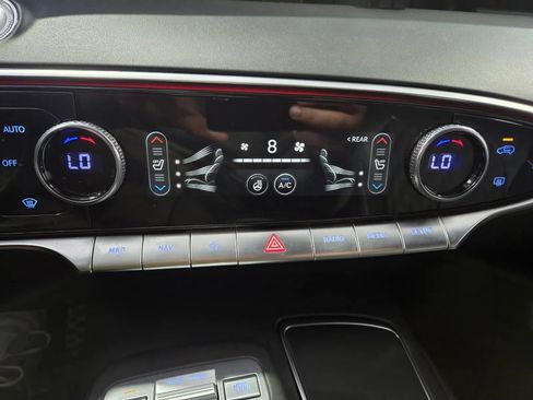 Used 2022 Genesis GV70 3.5T Sport w/ Sport Advanced Package AWD/4WD image 21