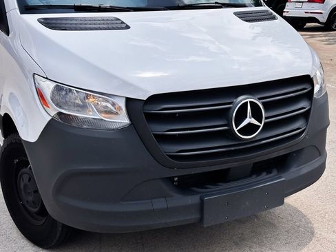 Used 2025 Mercedes-Benz Sprinter 2500 image 2