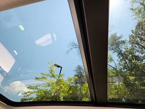 Certified 2025 Land Rover Range Rover Velar S image 27