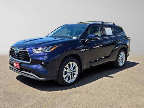 Used 2024 Toyota Highlander Limited AWD/4WD image 9