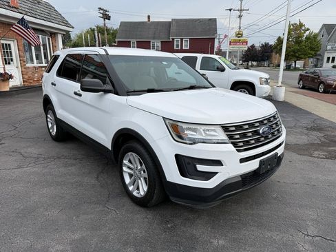 Used 2017 Ford Explorer 4WD image 3
