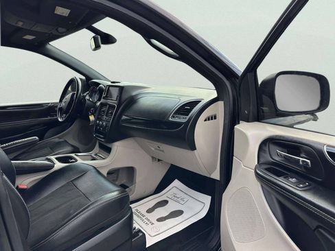Used 2019 Dodge Grand Caravan SXT FWD image 19