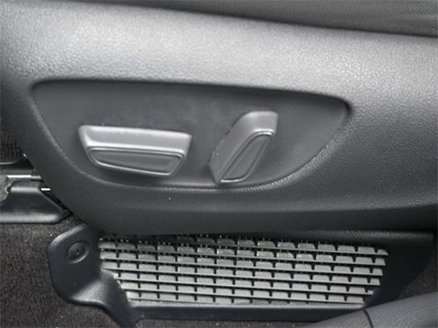 Used 2021 Toyota Sienna LE image 31