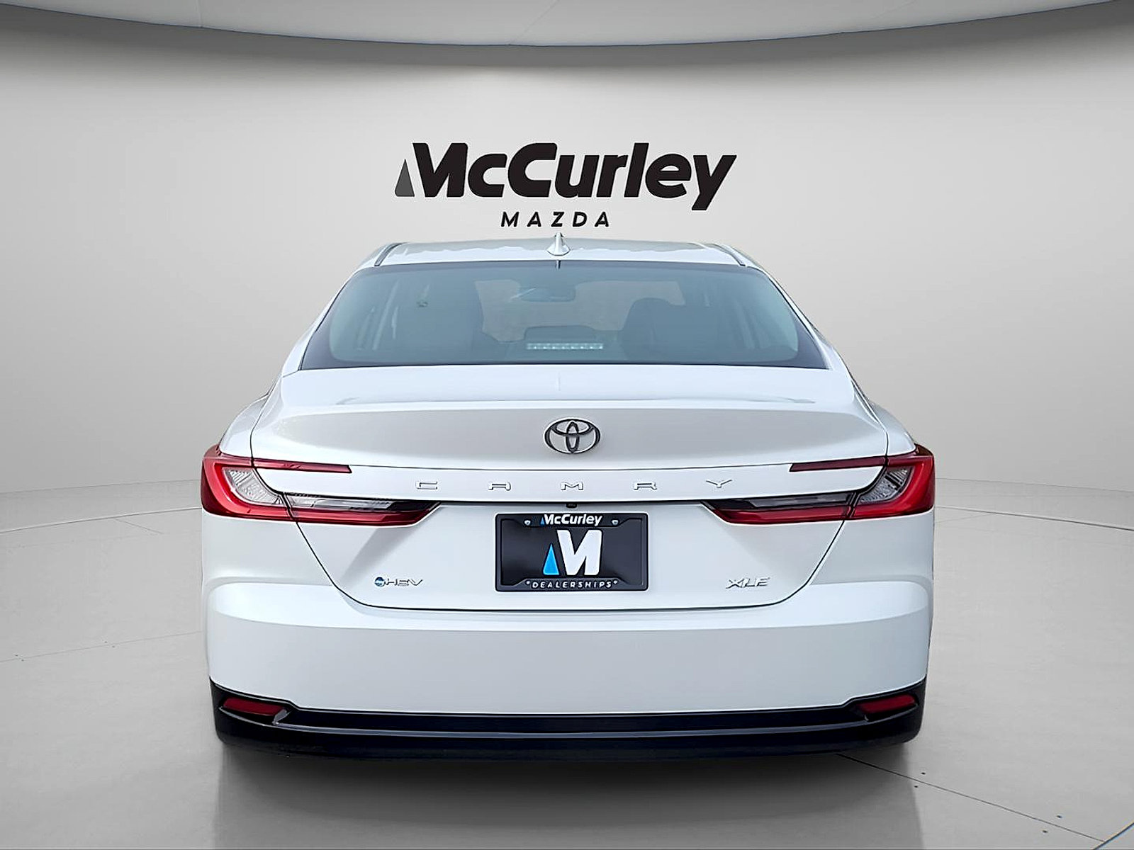 Used 2025 Toyota Camry XLE FWD image 6
