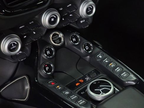 Used 2020 Aston Martin V8 Vantage Coupe image 44