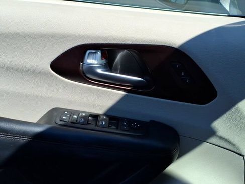 Used 2019 Chrysler Pacifica Limited FWD image 26