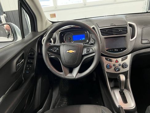 Used 2016 Chevrolet Trax LT w/ LT Sun and Sound Package FWD image 8