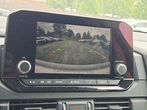 Used 2024 Nissan Pathfinder S FWD image 16