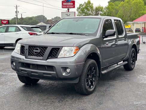 Used 2021 Nissan Frontier SV w/ Midnight Edition Floor Mats RWD image 2