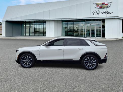 Certified 2024 Cadillac Lyriq Sport w/ LPO, Floor Liner Package AWD/4WD image 2