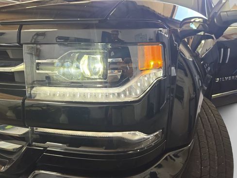 Used 2017 Chevrolet Silverado 1500 LTZ Z71 w/ LTZ Plus Package AWD/4WD image 32