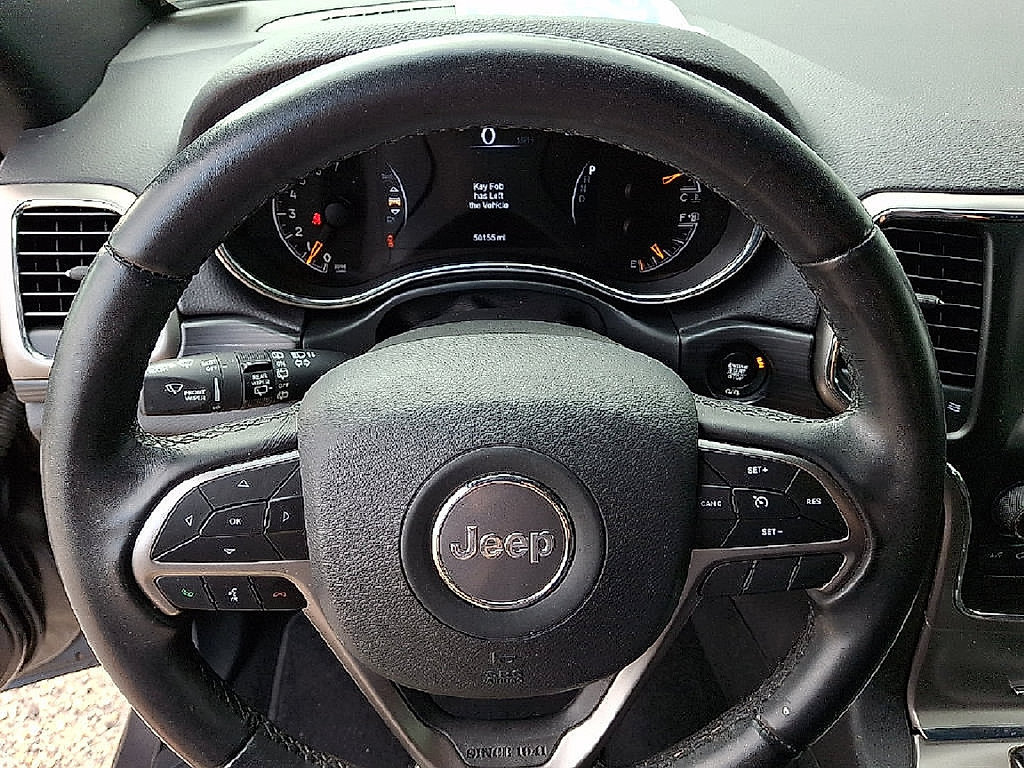Used 2021 Jeep Grand Cherokee Laredo AWD/4WD image 19