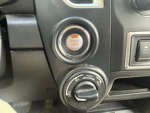 Used 2017 Nissan Titan 4x4 Crew Cab image 24