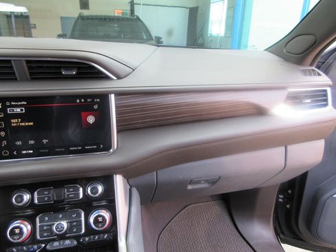 Used 2024 GMC Yukon Denali w/ Advanced Technology Package AWD/4WD image 52