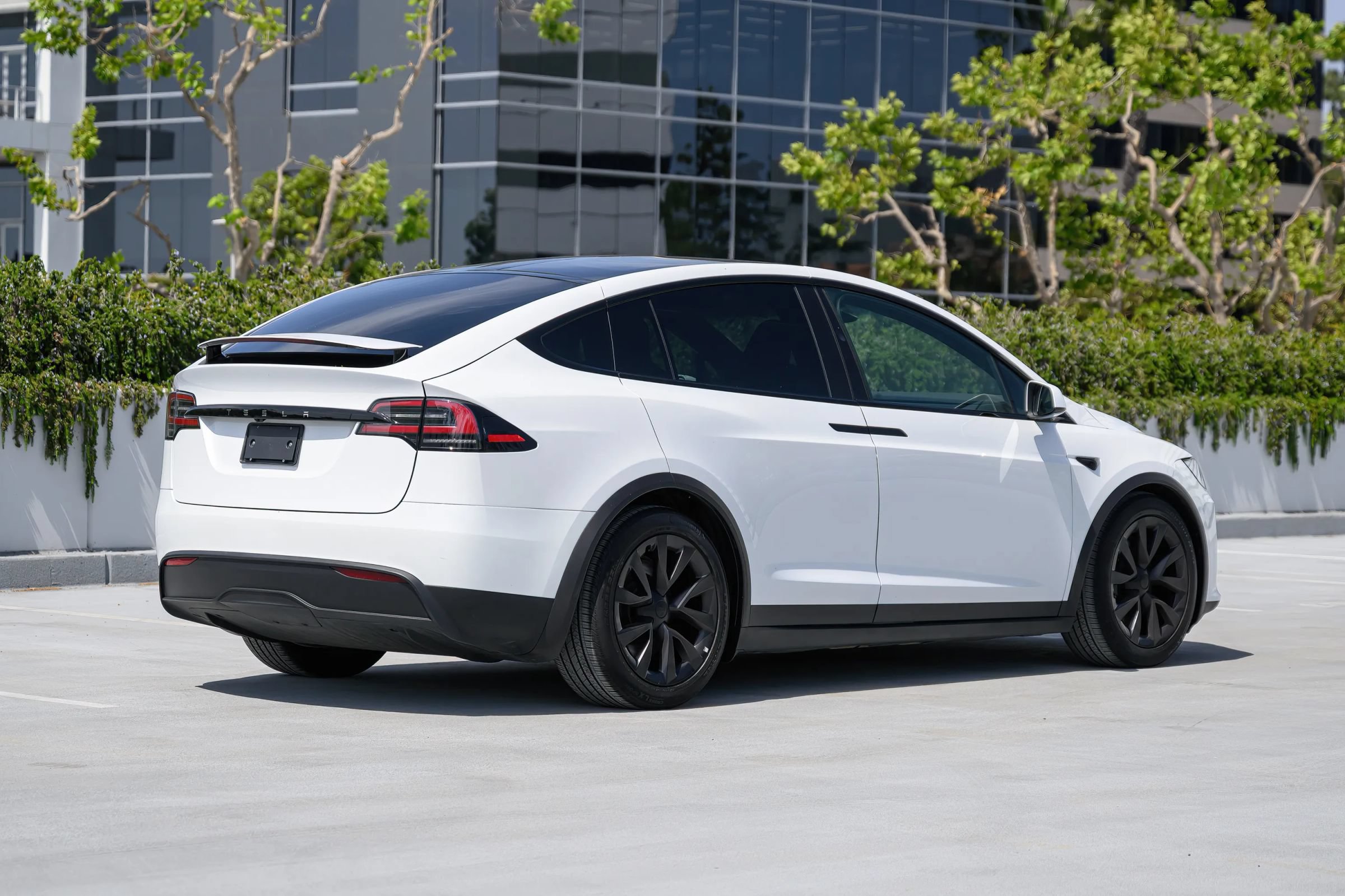 Used 2024 Tesla Model X AWD/4WD image 3