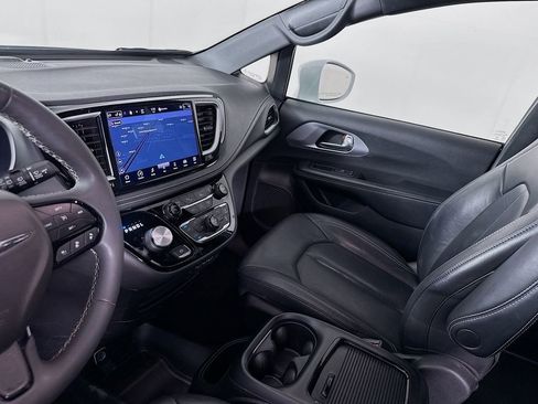 Used 2022 Chrysler Pacifica Touring-L w/ Uconnect Theater Family Group FWD image 25