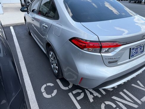 Used 2021 Toyota Corolla LE image 3