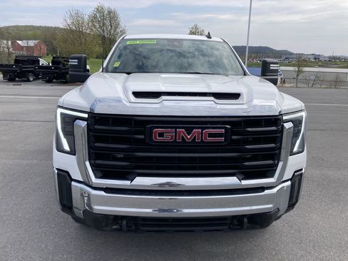 Used 2024 GMC Sierra 2500 Pro AWD/4WD image 2