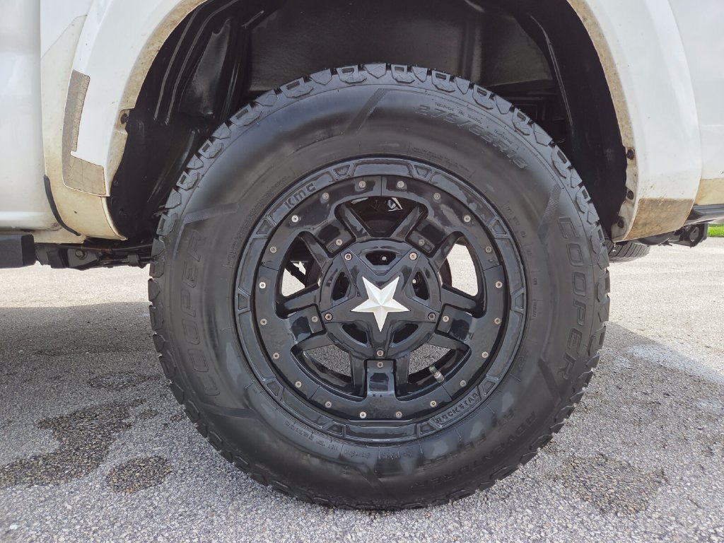 Used 2016 Toyota Tacoma Limited w/ Towing Package AWD/4WD image 20
