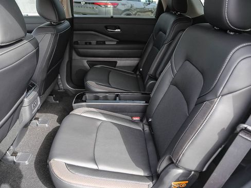 New 2026 Nissan Pathfinder SL image 21