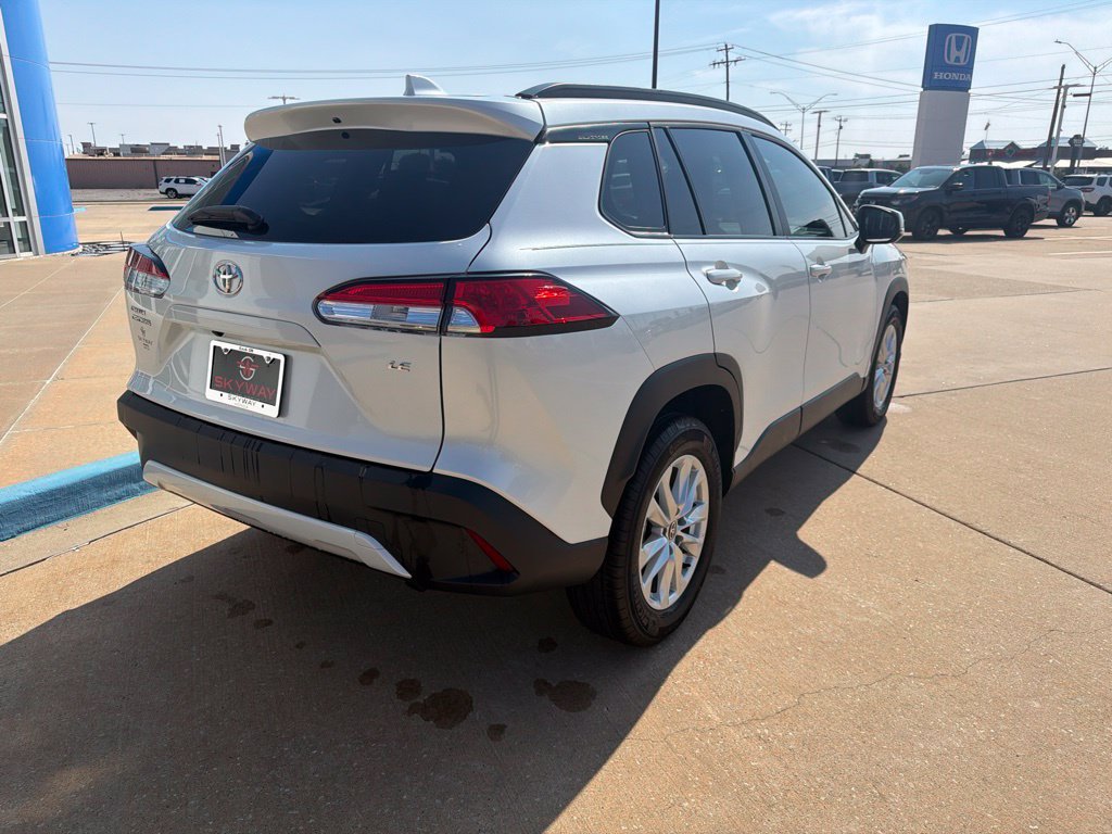 Used 2023 Toyota Corolla Cross LE FWD image 3