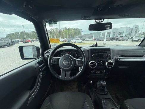 Used 2016 Jeep Wrangler Unlimited Sahara w/ Connectivity Group image 13