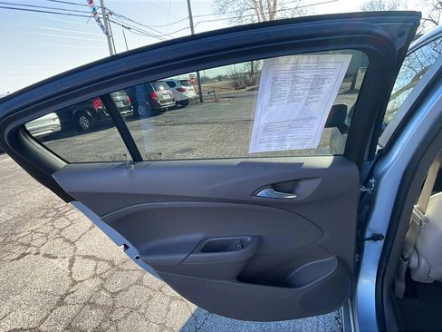 Used 2018 Chevrolet Cruze LS FWD image 18